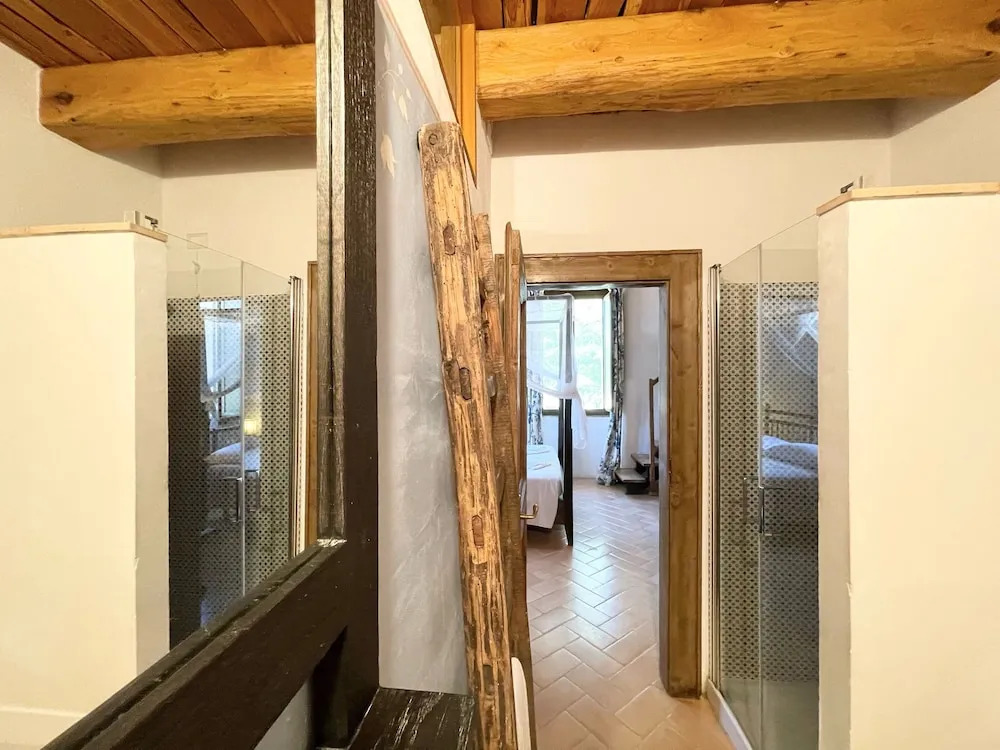 Spoleto Tranquilita sleeps 20 with Wifi Pool Yoga Studio Gardens and Views