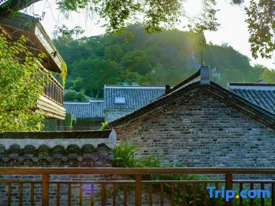 Ven Courtyard