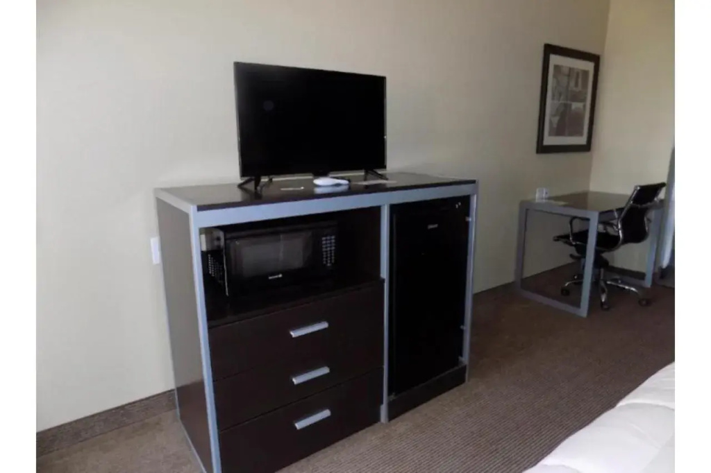 Moulton Inn & Suites By OYO Near Shiner TX