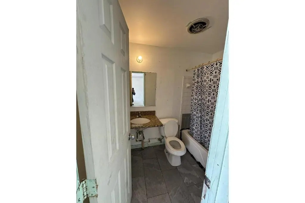 Base Motel By OYO South Tampa