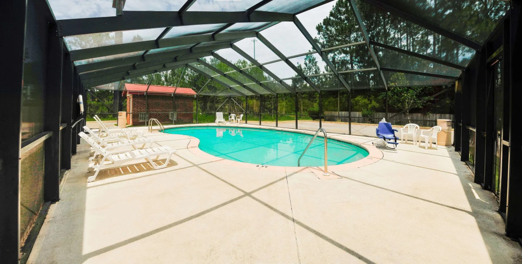 Red Roof Inn & Suites Pensacola East - Milton
