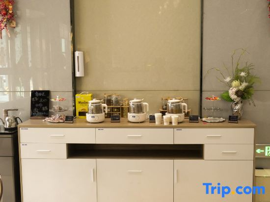 One roomluxury-Style Hotel（Tianma Central Square ）