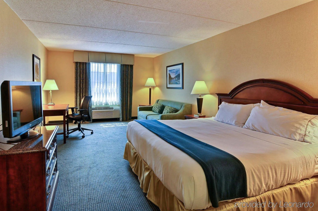 Holiday Inn Express State College at Williamsburg Square by IHG