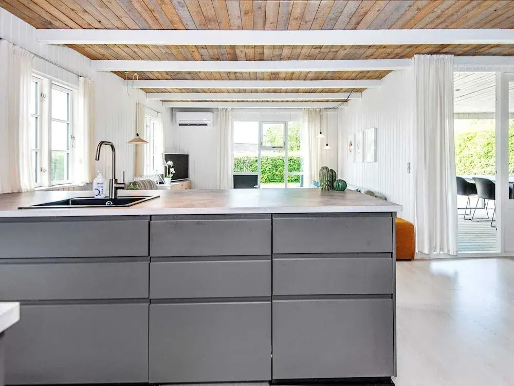 Renovated Waterfront Retreat-By Traum