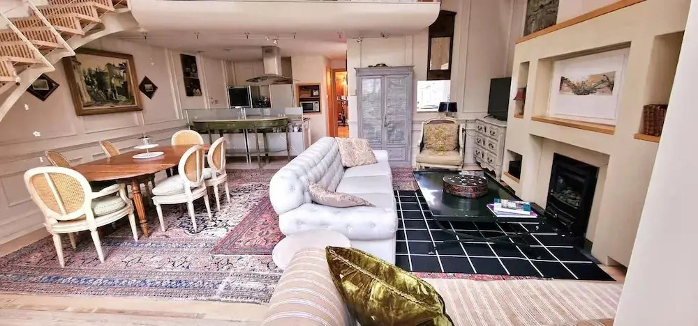 118 A Perfect Blend of Charm and Luxury