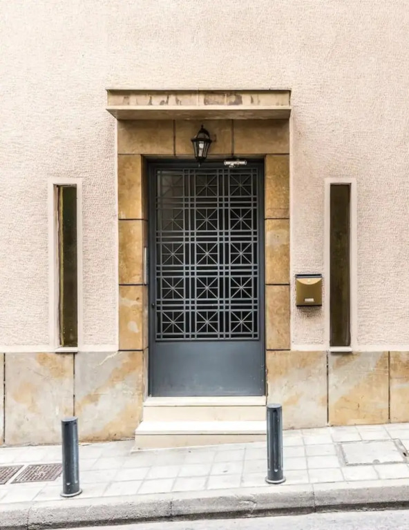 Downtown urban apartment for 4 people in Plaka