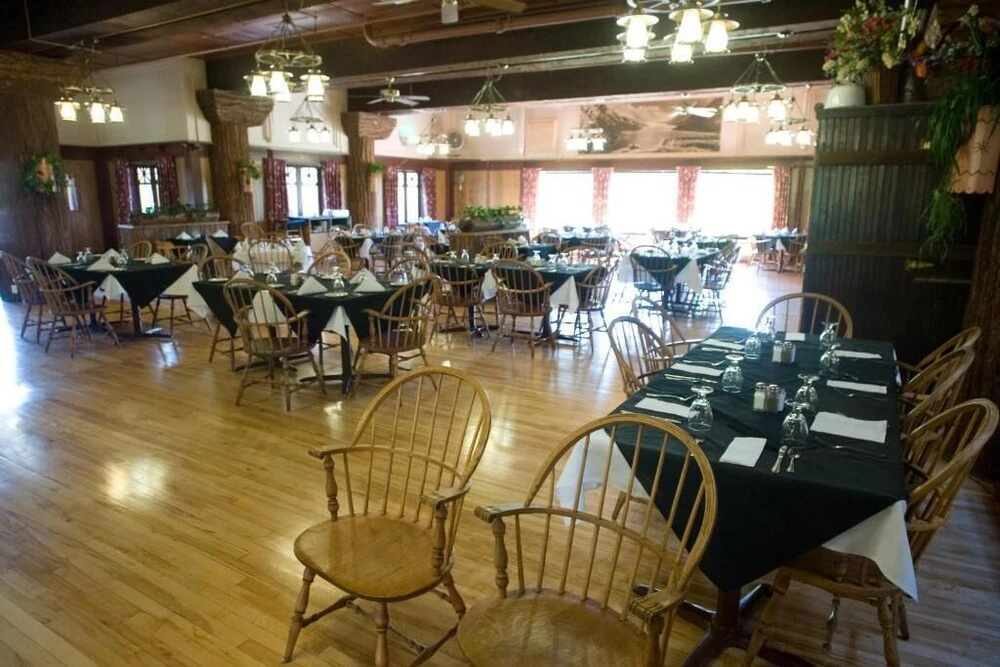 Glacier Park Lodge