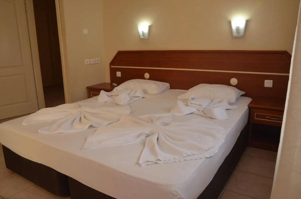 Twin Apart Hotel