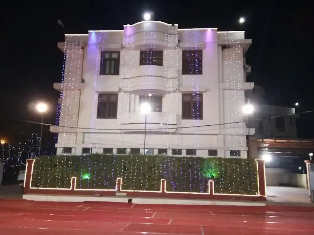 Sarnath Motel And Resort