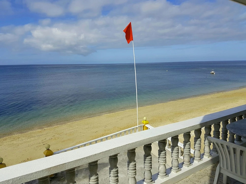 White Beach Dive & Kite Resort Carabao