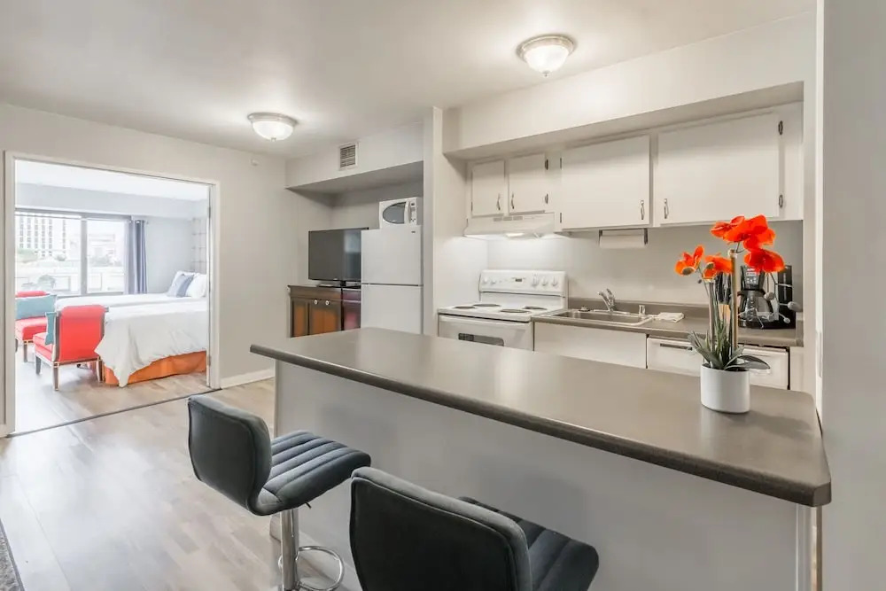 Stay Together Suites - Condominium Sleeps 14 with Iconic Vegas Views, Attached to The Cosmopolitan, NO RESORT FEES