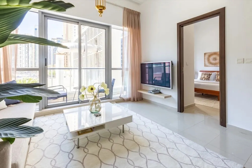 Flashy & Vibrant 1BR Apartment in Dubai Marina!