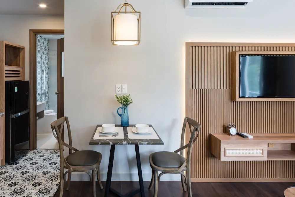 Charmaine's Hotel & Apartment
