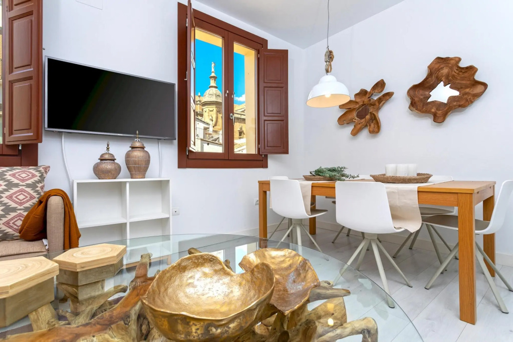 Stunning 2-bedroom Apartment Near Cathedral Zacatin 303