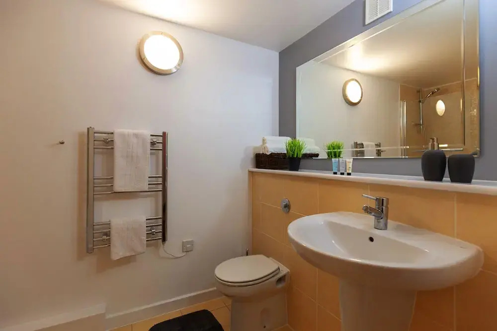 PM & Charles Luxury Apartments - 2 Bedroom - City Center - Parking