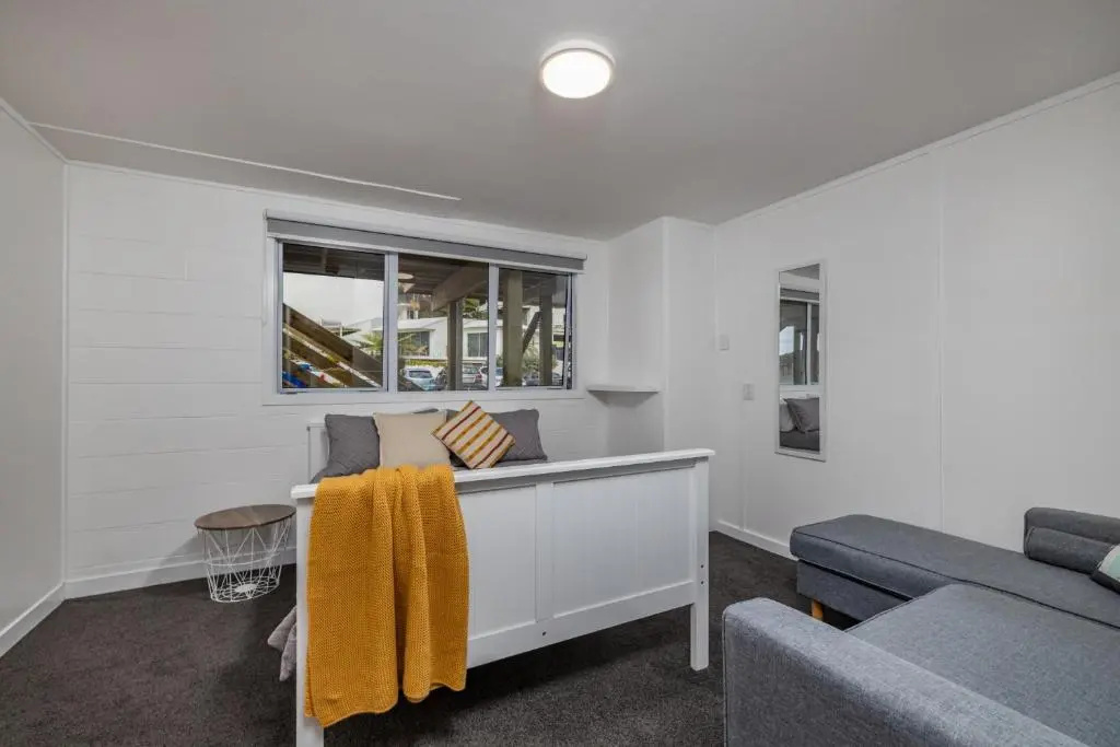 Waterfront Beach House - Paihia Holiday Home