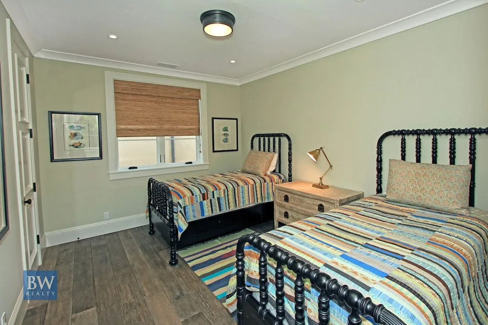 1028 W Ocean Front Lyn 5 Bedroom Home