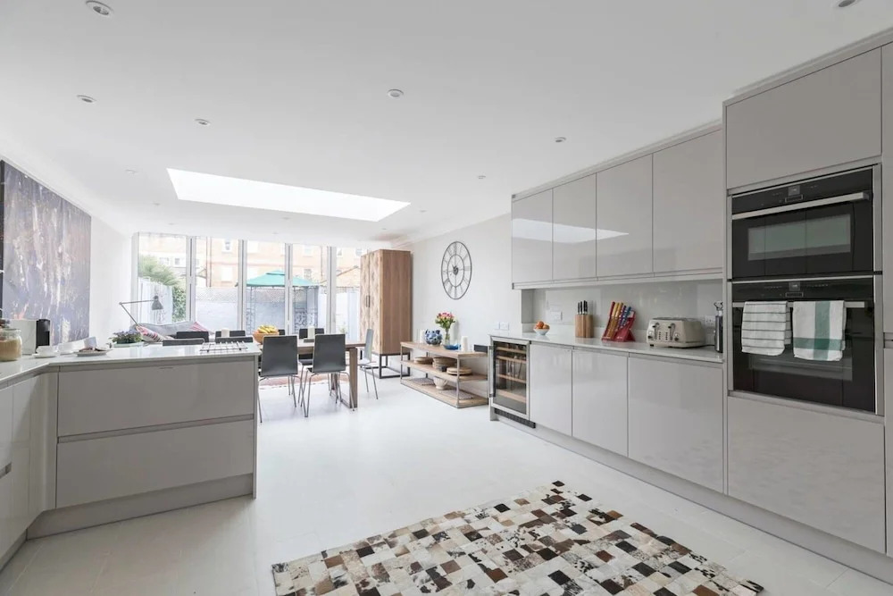 Gorgeous 5 Bed / Sleeps 10 - in Battersea Village