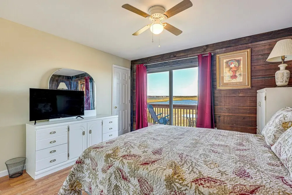 Walk to Beach: Duplex in North Topsail Beach!