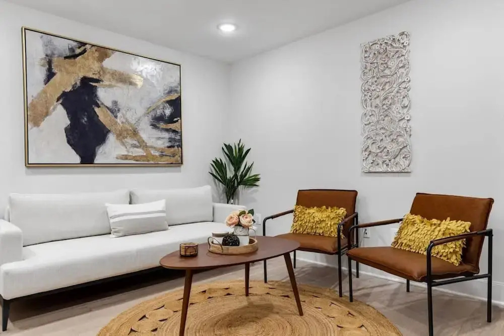 Excellent 2-BR Condo in Hip Area of DC