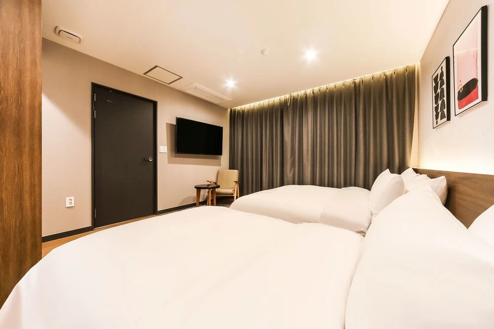 Changwon Myeongseo-Dong No. 25 Hotel Convention Branch