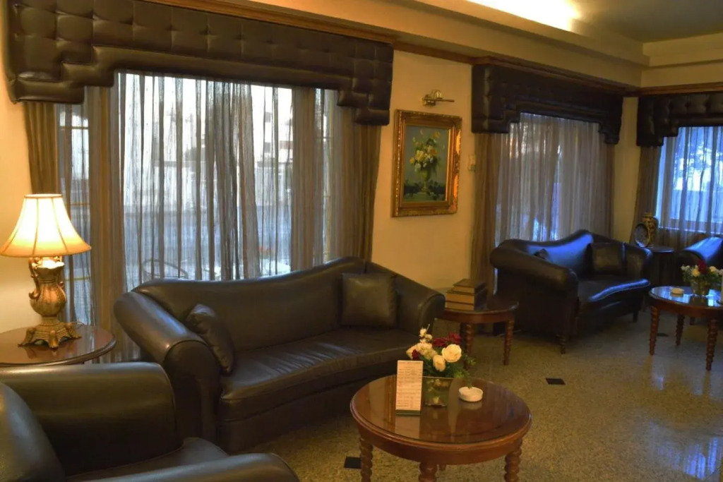 Capri Hotel Suites