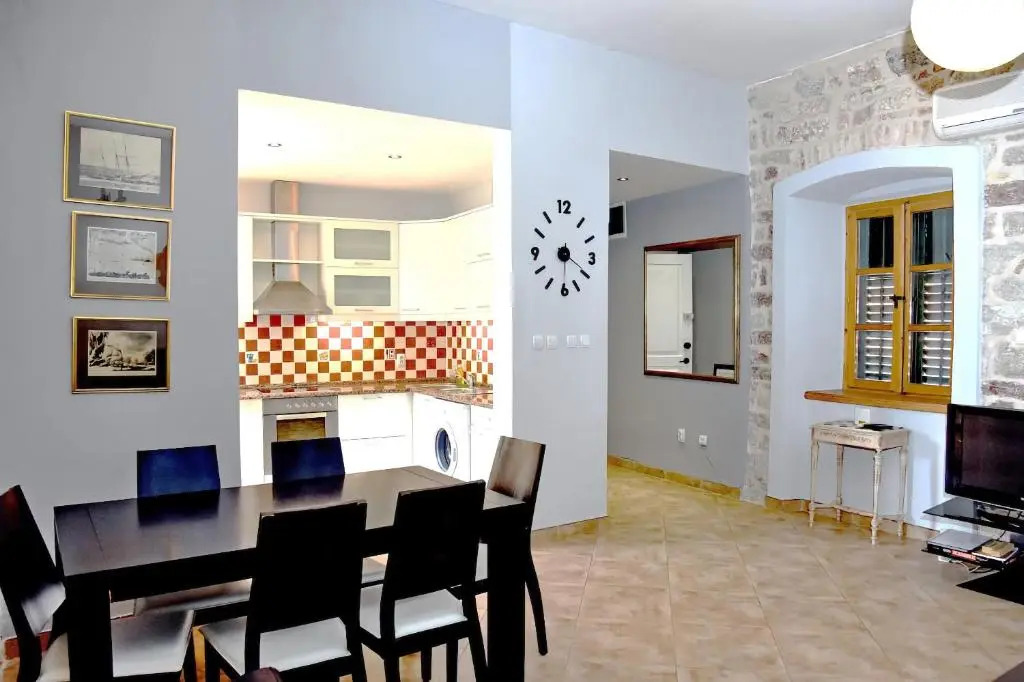 Cozy & Extravagant Suite in Antique Bizanti Palace