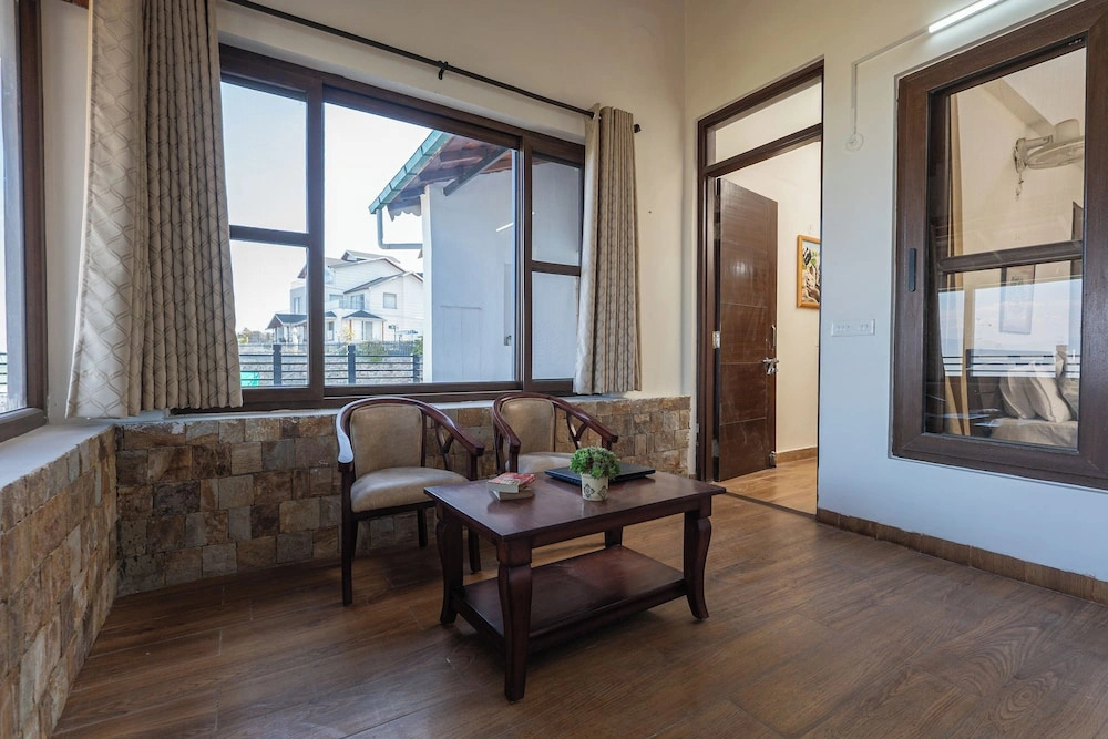 Alaya Stays SnowPeak Vila With Hill View