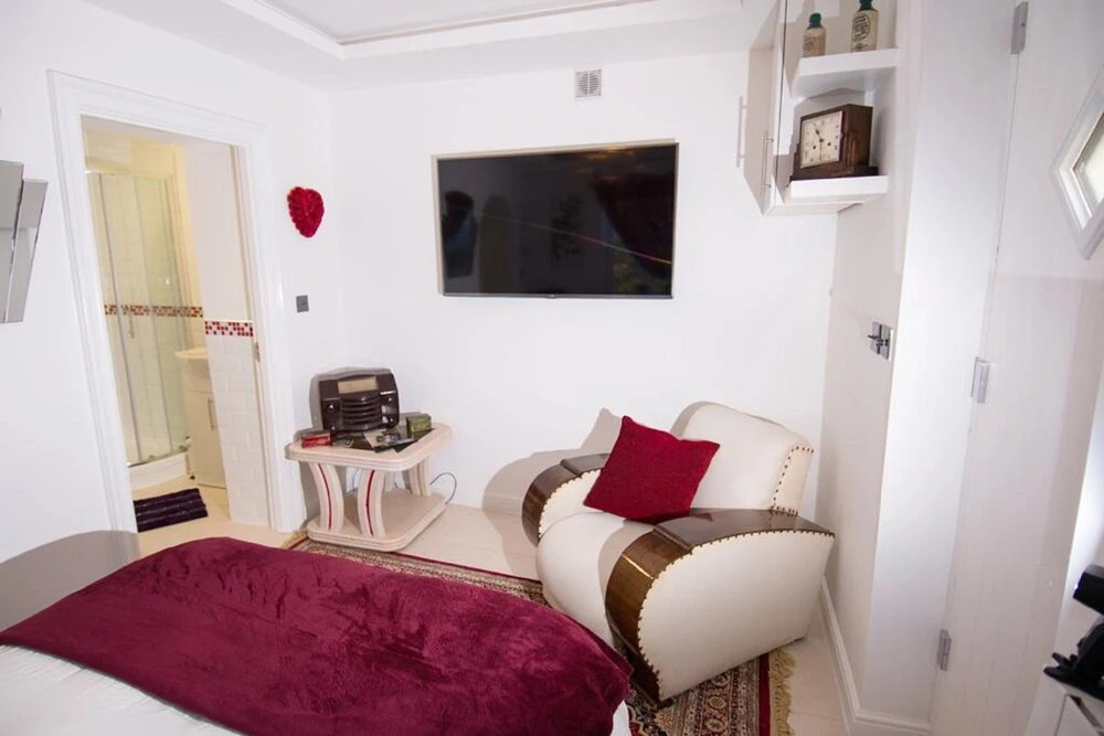 Clara Lodge Guesthouse
