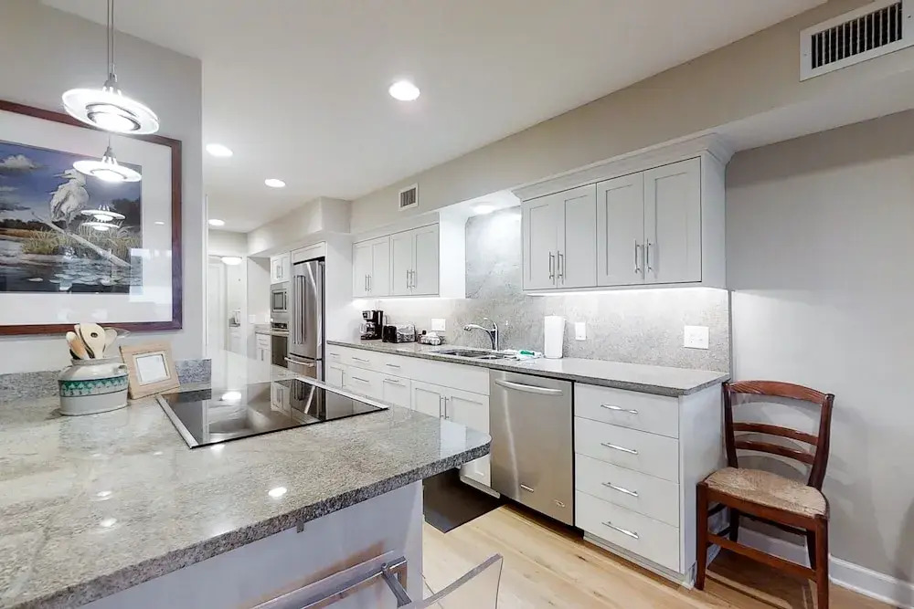 Updated & Lovely Villa With AC - Steps From Pool & Beach