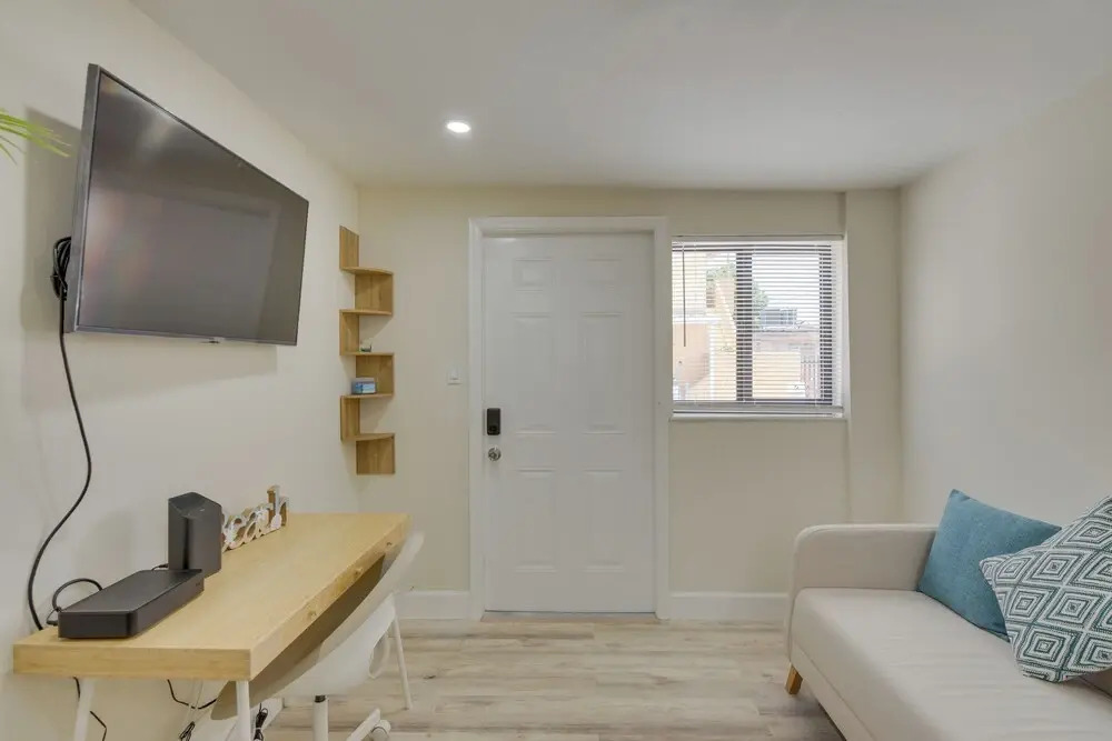 Nifty Miami Apartment ~ 5 Mi to Downtown!