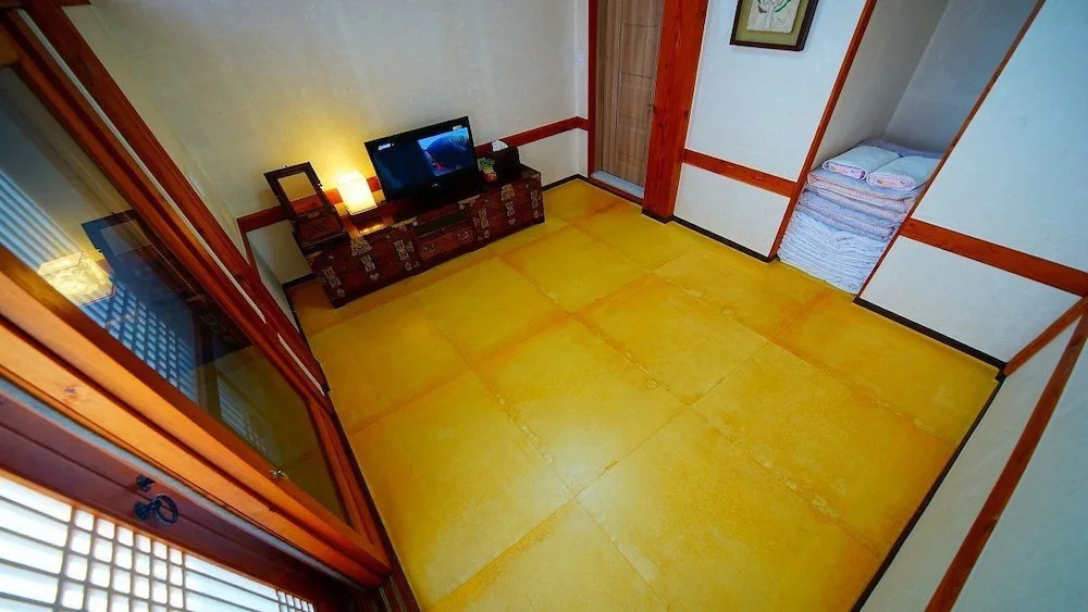 Jeonju Gwigeoraesa Hanok Stay