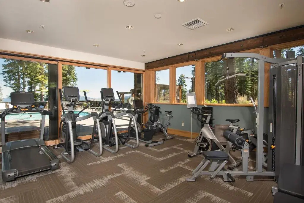 Luxury 4BD True Ski-In/Ski-Out Mid-Mountain Residence - Trailside Northstar