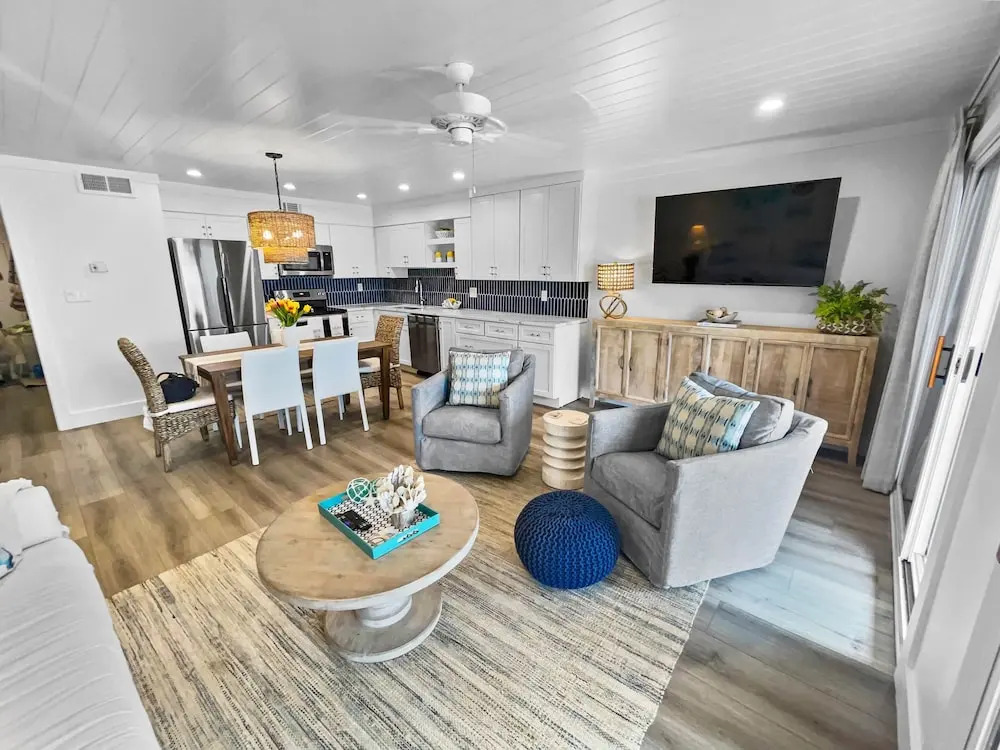 Endless Waves -208 ES - 1 Br condo by RedAwning