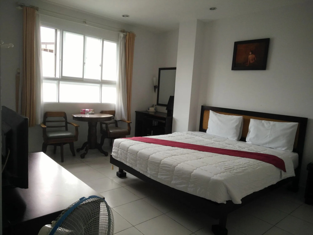 Modern SaiGon Hotel 2