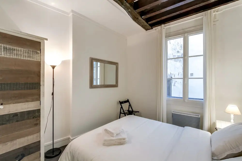 Louvre - Saint Honore Area Apartment
