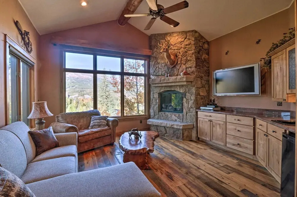 Hilltop Breck Home: Hot Tub, Views & Walk to Town