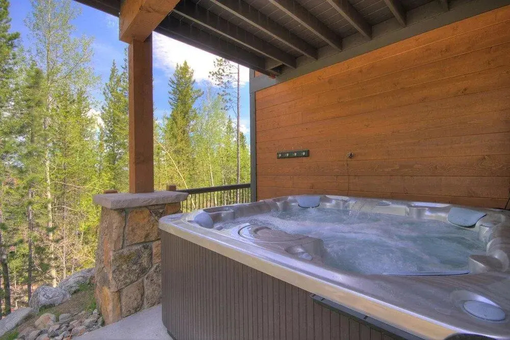 Hot Tub Relaxation: Breck Gem 3 Mi to Skiing!