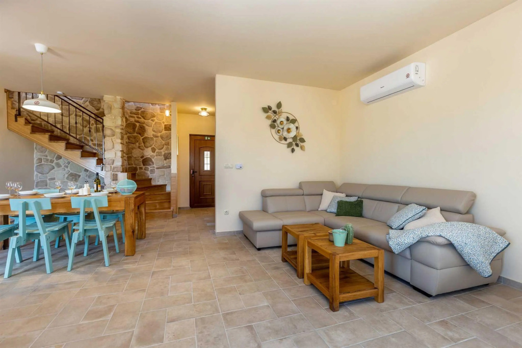 Rustic Villa Bellamare