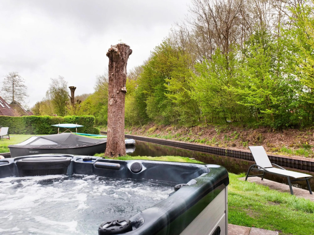 Bungalow near De Alde Feanen with Spa