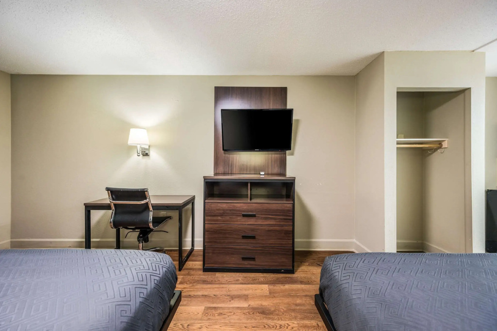 Econo Lodge Inn & Suites Huntsville University Area