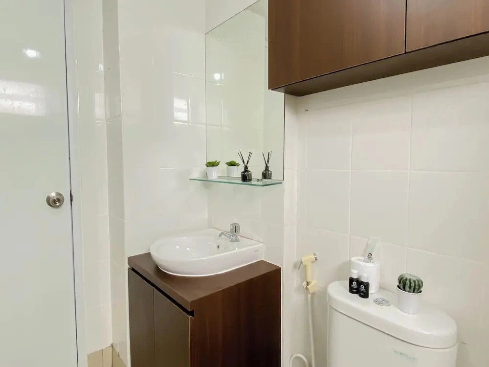 6 Pax Serene 3Br At Bassura City Apartment