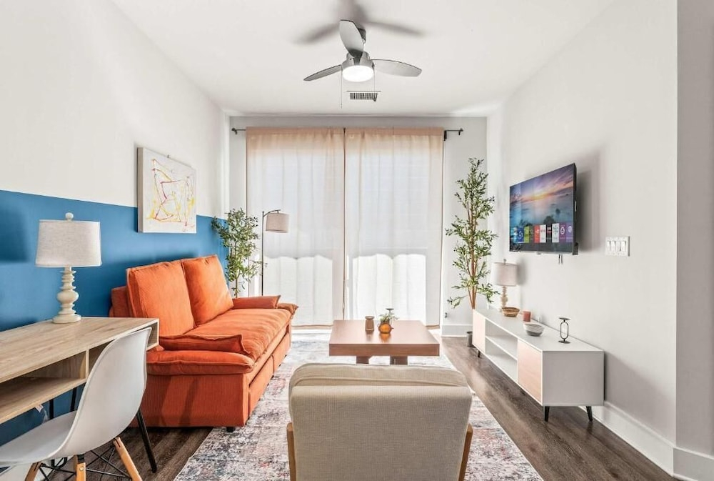 Virelli Apartments Upscale King Suite in the Heart of Orlando w Pool