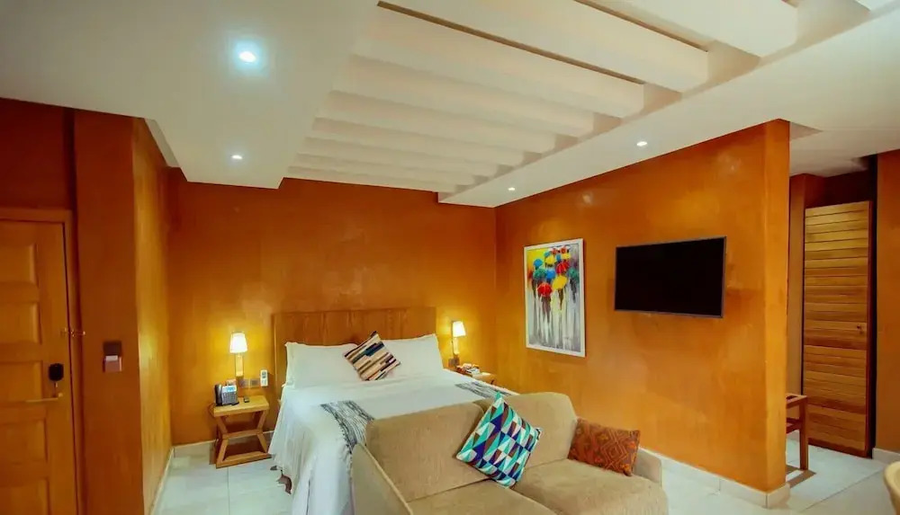 Trois Ore Residences & Green Earth Bistro