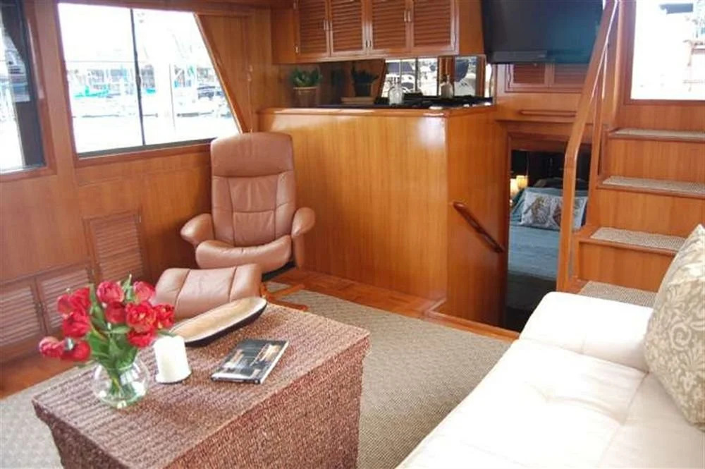 Dockside Yacht Lodging