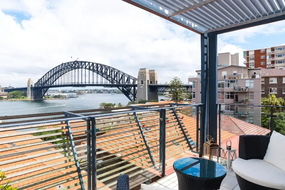 2 Bedroom Home in Kirribilli With a Great View
