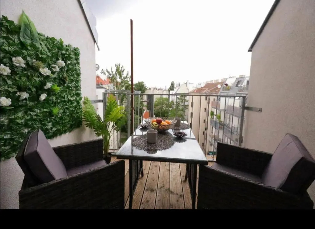 Sunny & cozy Penthouse with Balcony DG5