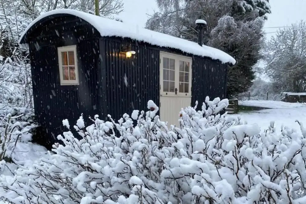 Cosy Romantic Shepherd hut in Open Countryside