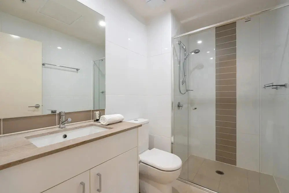 Bright 2-bed Flat Near City Amenities