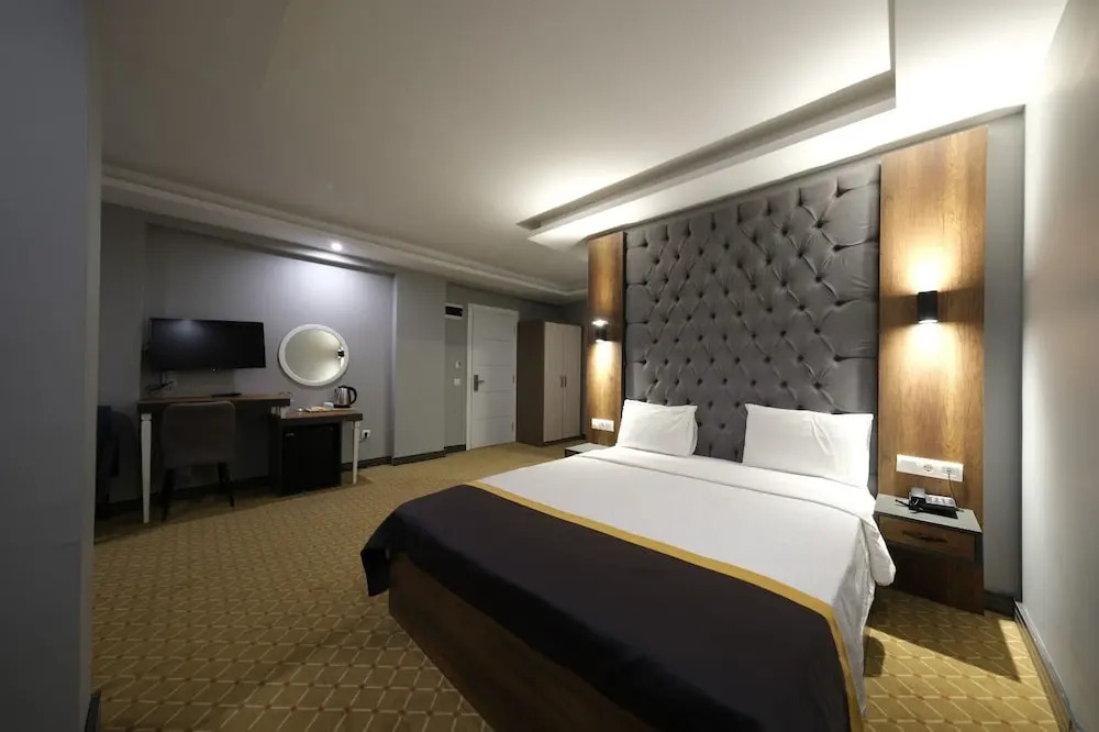 Eniza Hotel